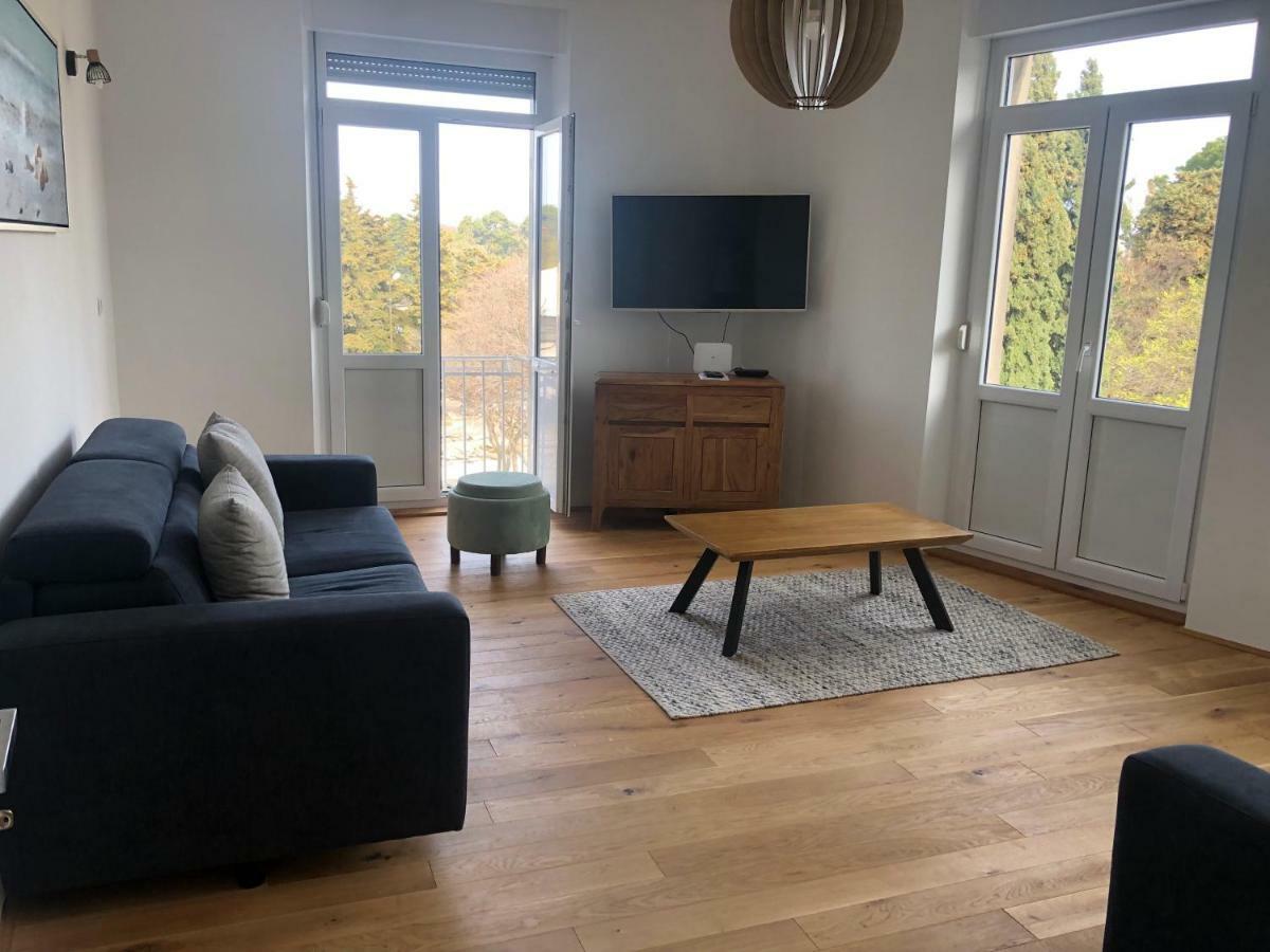 Kolovare Beachfront Apartment 자다르 외부 사진